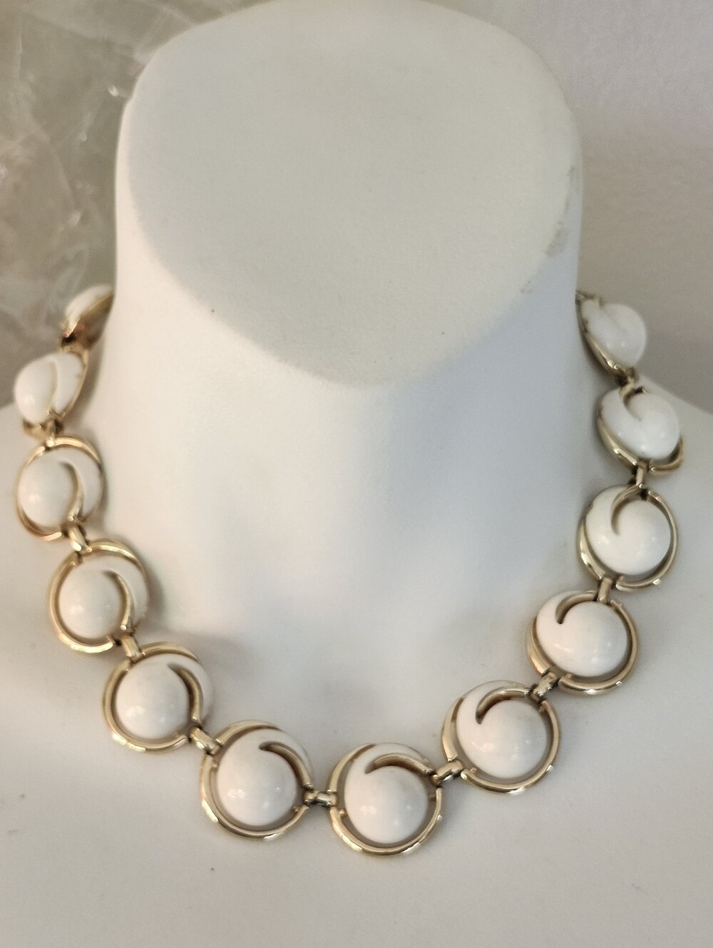 Coro Classic White Lucite Link Choker Necklace - Gold Tone Setting